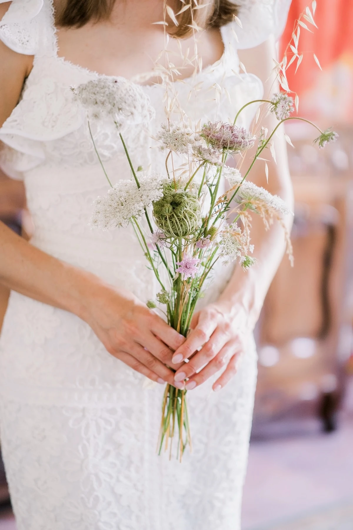 Sposa con dei Fiori in mano