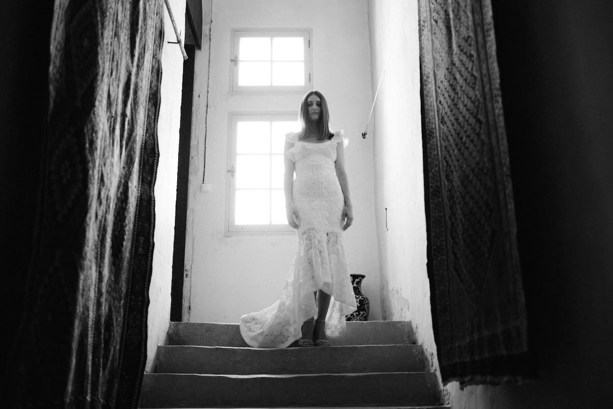 Sposa che scende le scale